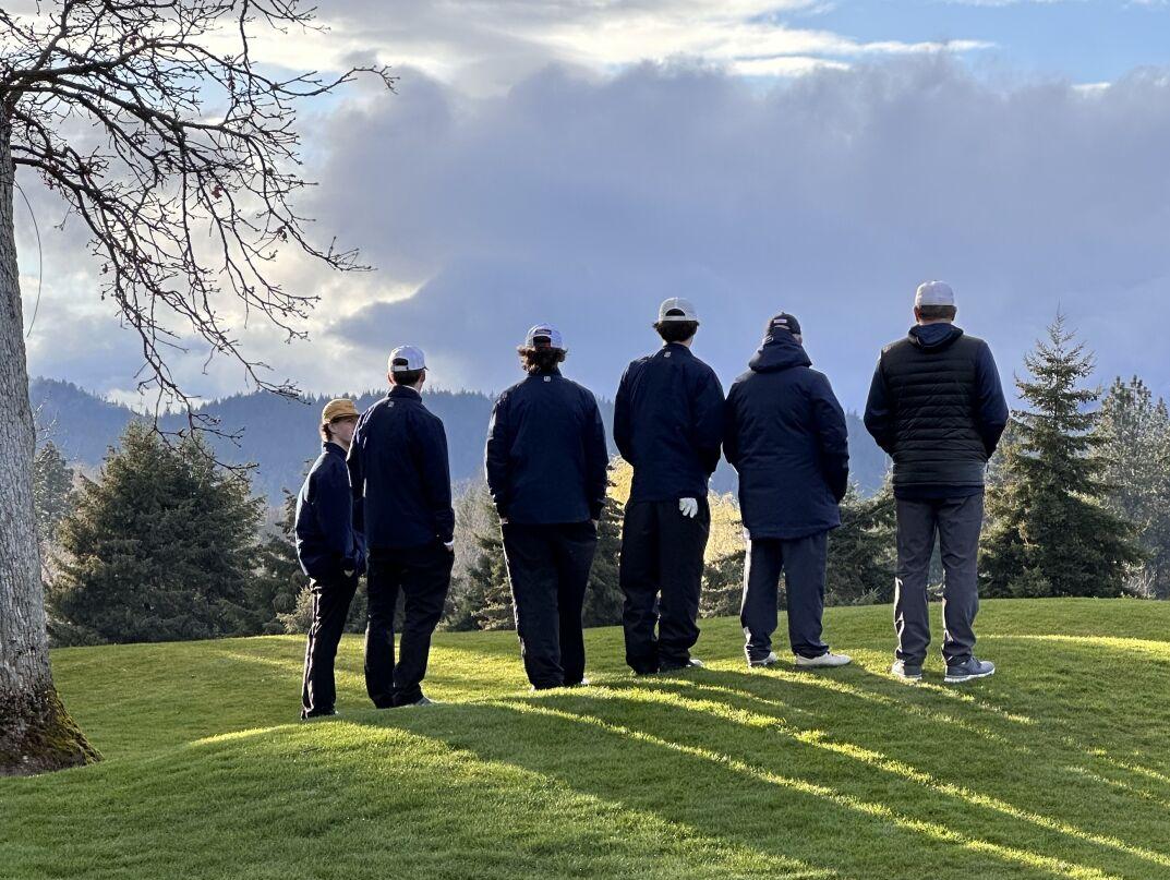 Eagle boys’ golfers continue to lower scores